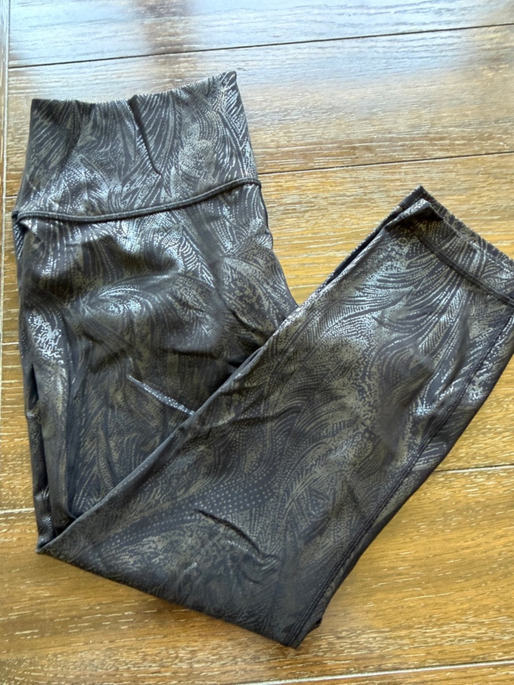 lululemon athletica Black & Gray Patterned Leggings- Crop Wunder Train